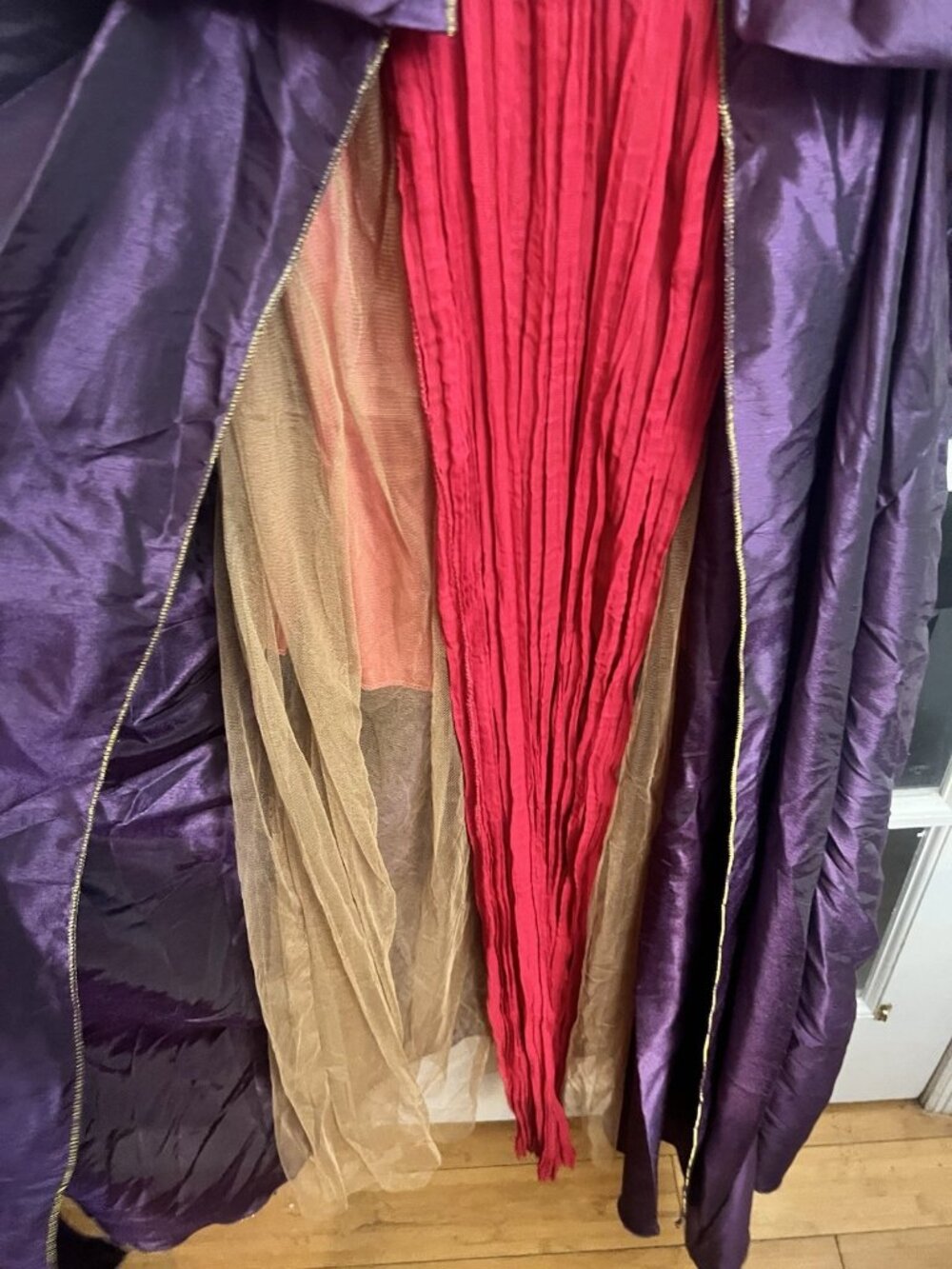 Disney Movie Sarah Sanderson  Hocus Pocus Pink Burgundy Gold L Costume.    G - Picture 4 of 8